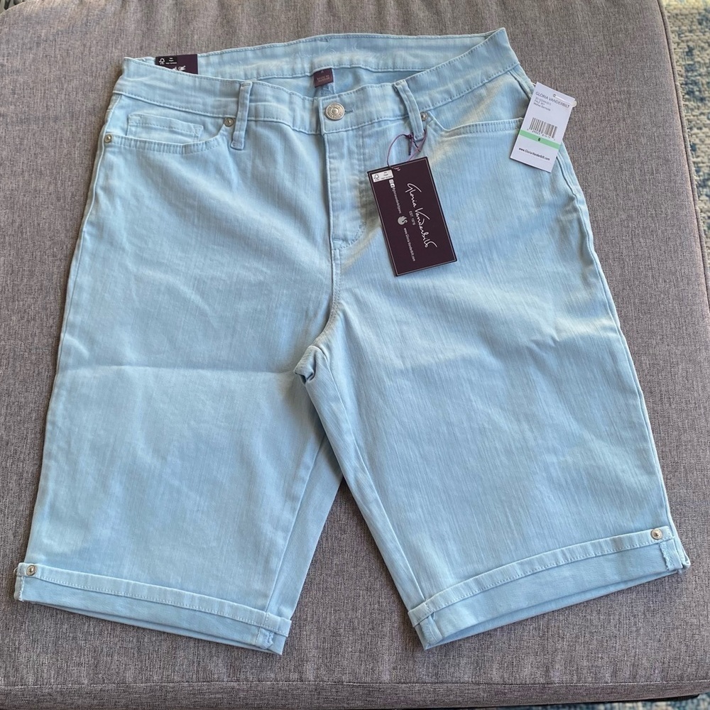 Gloria Vanderbilt Women's Mid Rise Feminine Cut Bermuda Short, light Blue